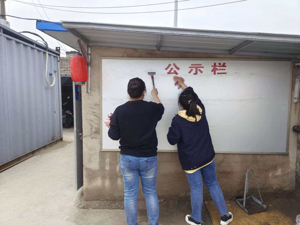 公交集團公交事業(yè)一部開展環(huán)境衛(wèi)生清理助力創(chuàng)衛(wèi)復(fù)審工作